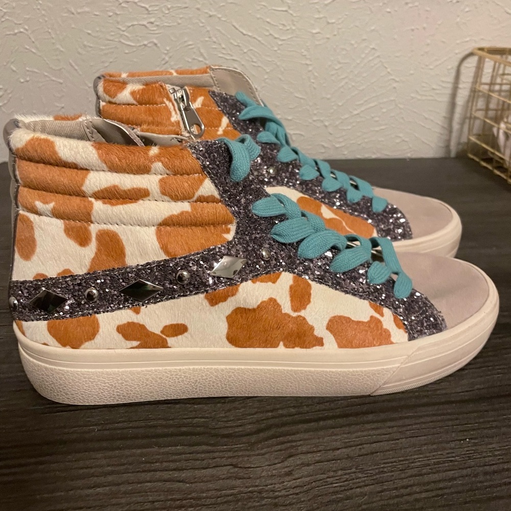 NWOT Gianni Bini Cowhide Hi-tops with glitter detail- never worn, Sz. 9